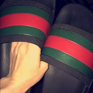 Gucci flip flops 9/10